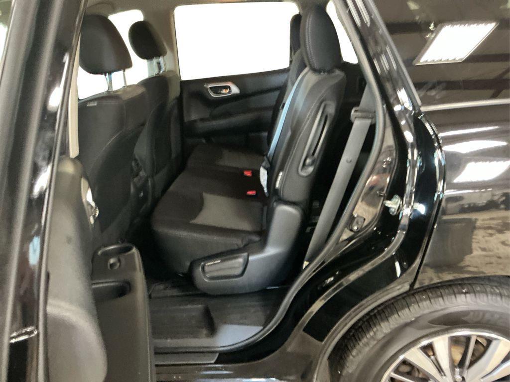 2020 Nissan Pathfinder S photo 10