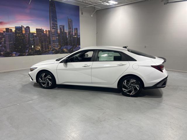 2025 Hyundai Elantra SEL Sport photo 3