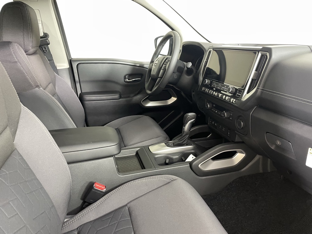2025 Nissan Frontier Crew Cab SV photo 12