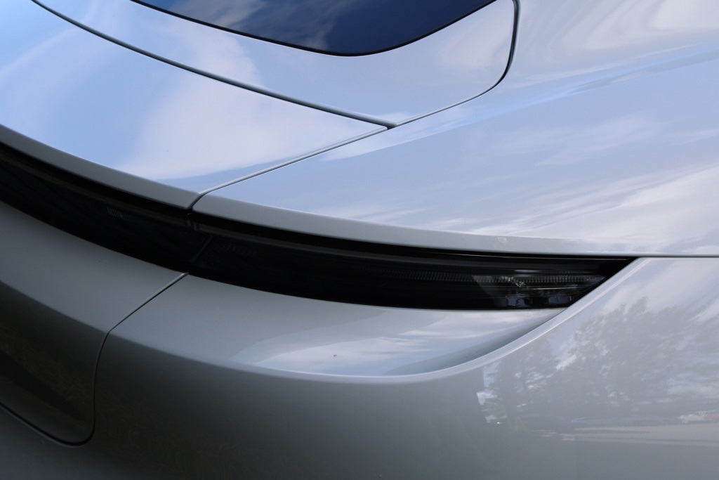 2025 Porsche Taycan photo 12