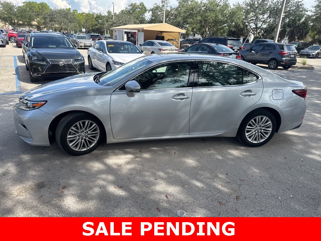 2017 Lexus ES 350 photo 4