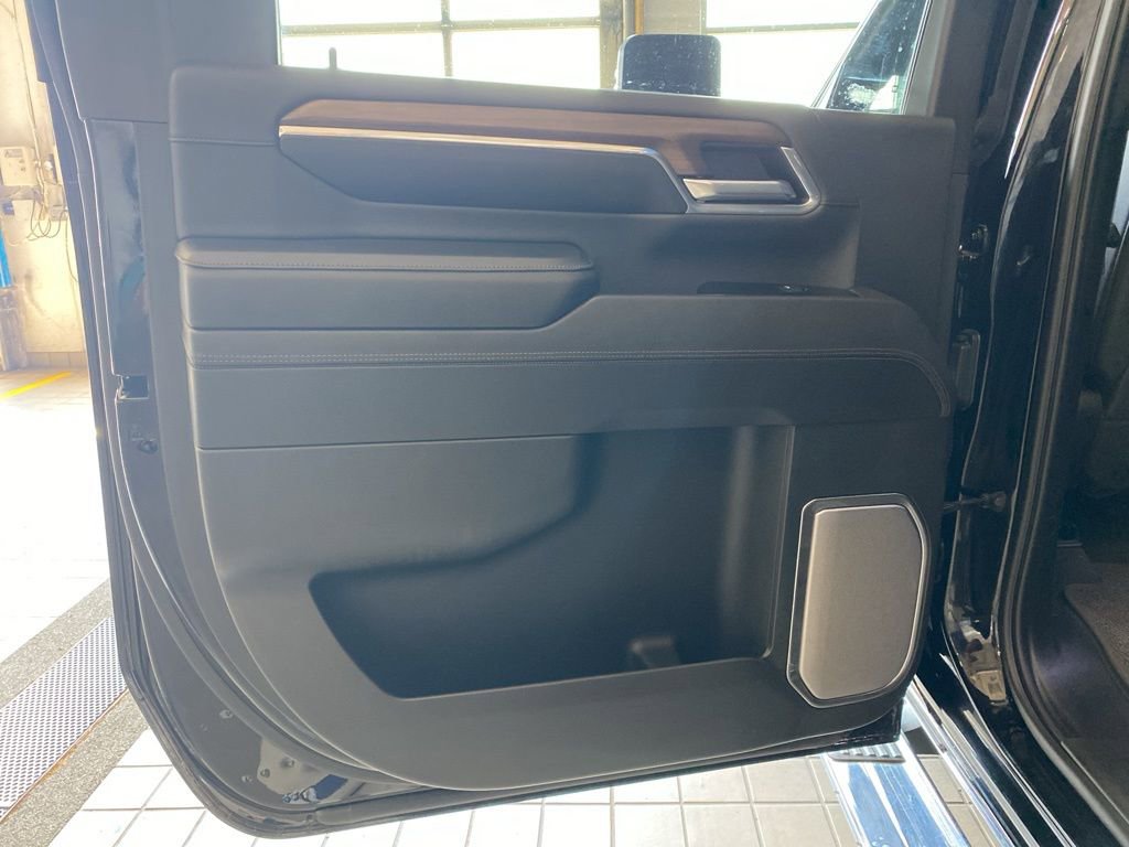 2024 Chevrolet Silverado 2500HD High Country photo 13