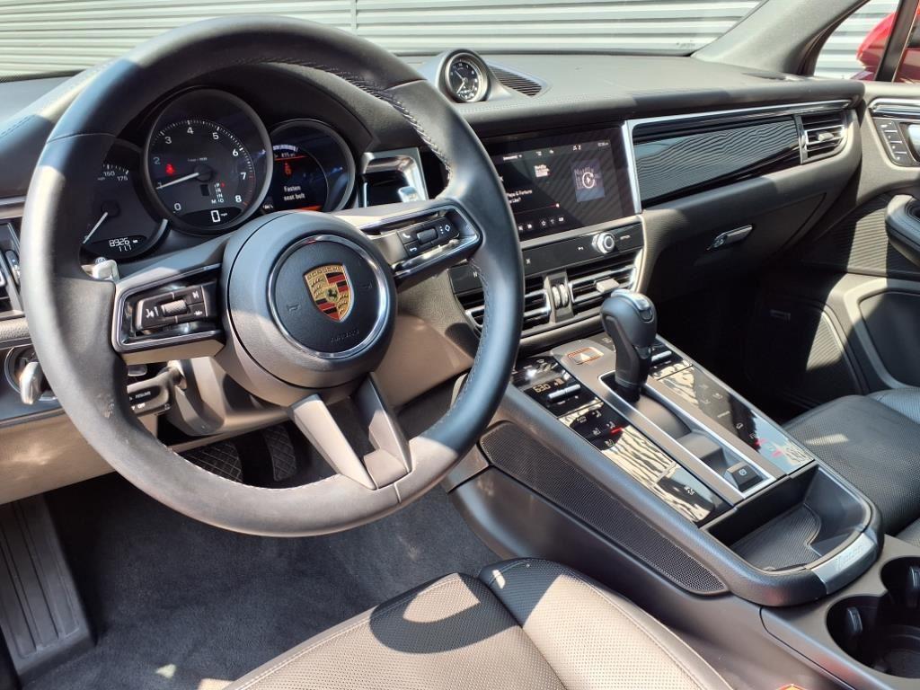 2022 Porsche Macan photo 3
