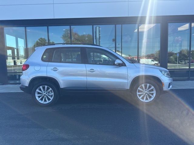 2017 Volkswagen Tiguan Limited photo 2