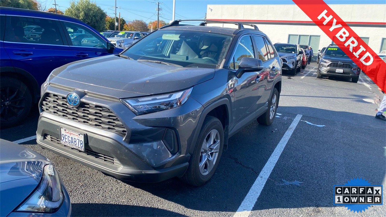 2023 Toyota RAV4 LE's photo