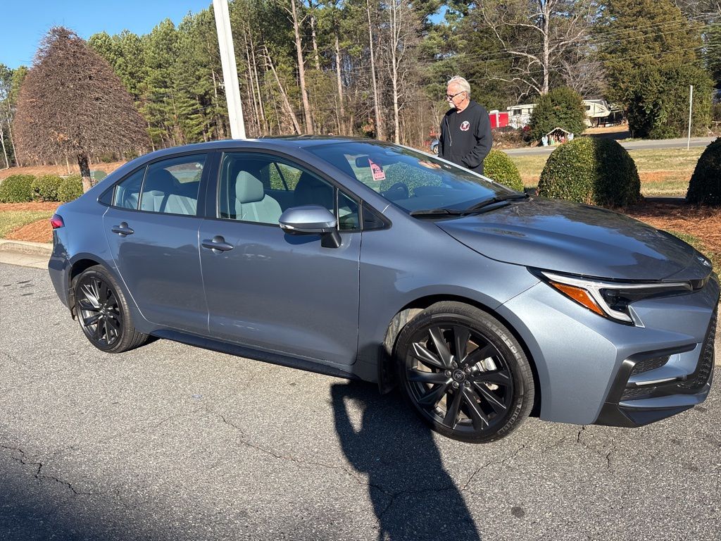 2024 Toyota Corolla SE's photo