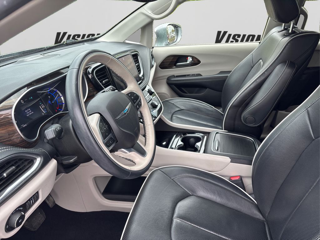2021 Chrysler Pacifica Hybrid Limited photo 9