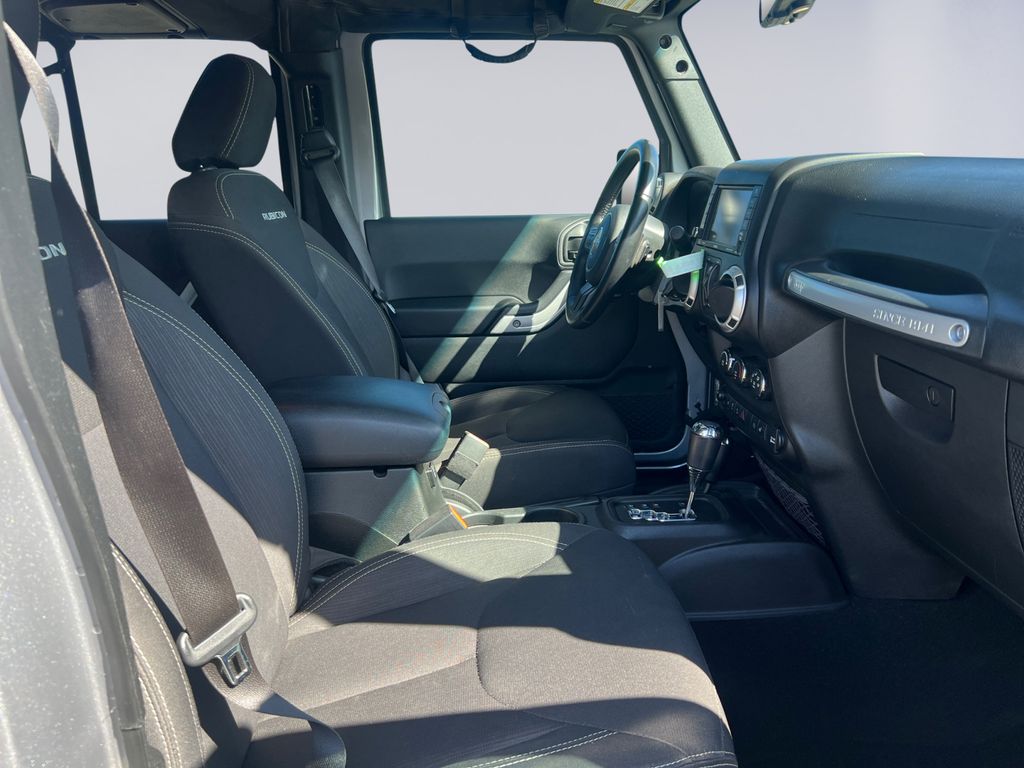 2017 Jeep Wrangler Unlimited Rubicon photo 16