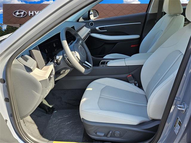 2025 Hyundai Sonata Hybrid SEL photo 3
