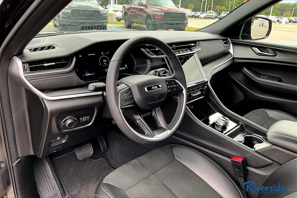 2025 Jeep Grand Cherokee Altitude X photo 16