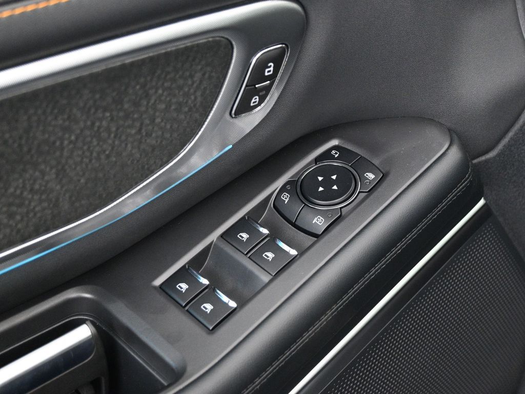 2025 Ford Expedition photo 4