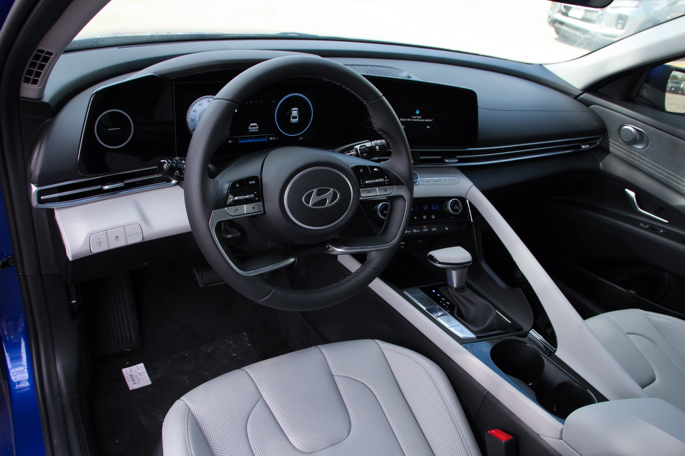 2025 Hyundai Elantra Limited photo 8