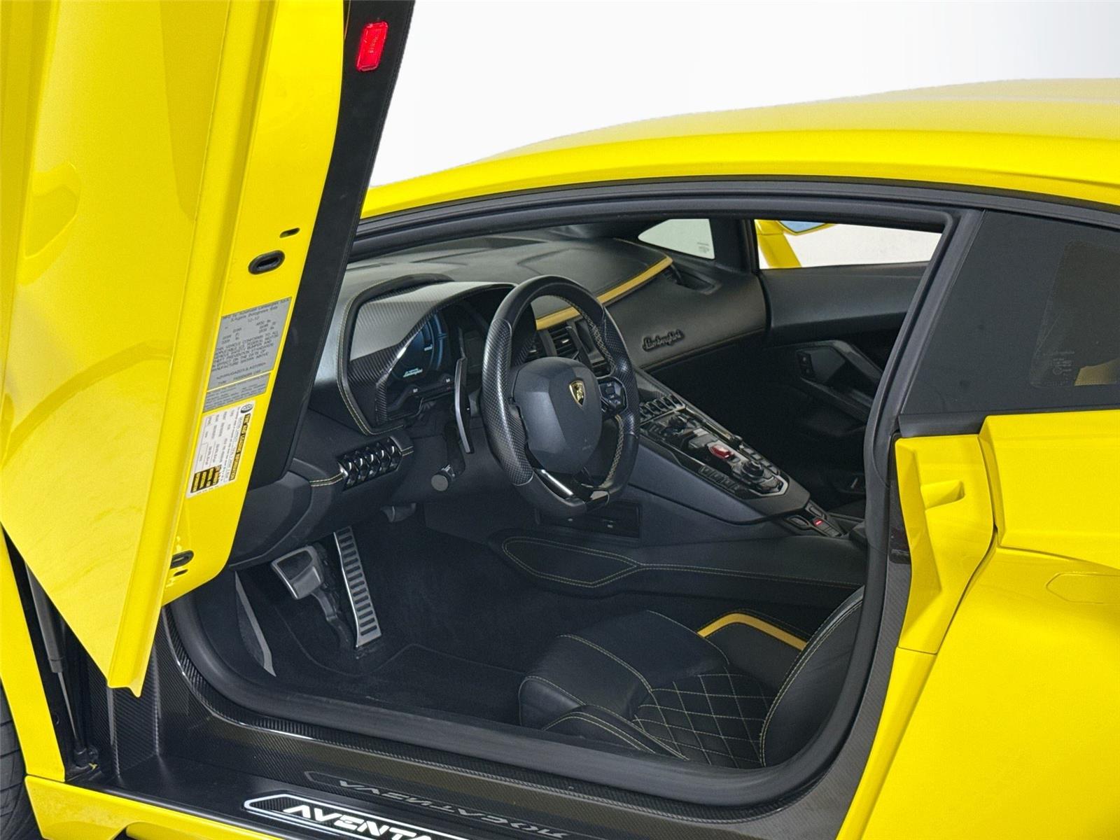 2018 Lamborghini Aventador photo 10