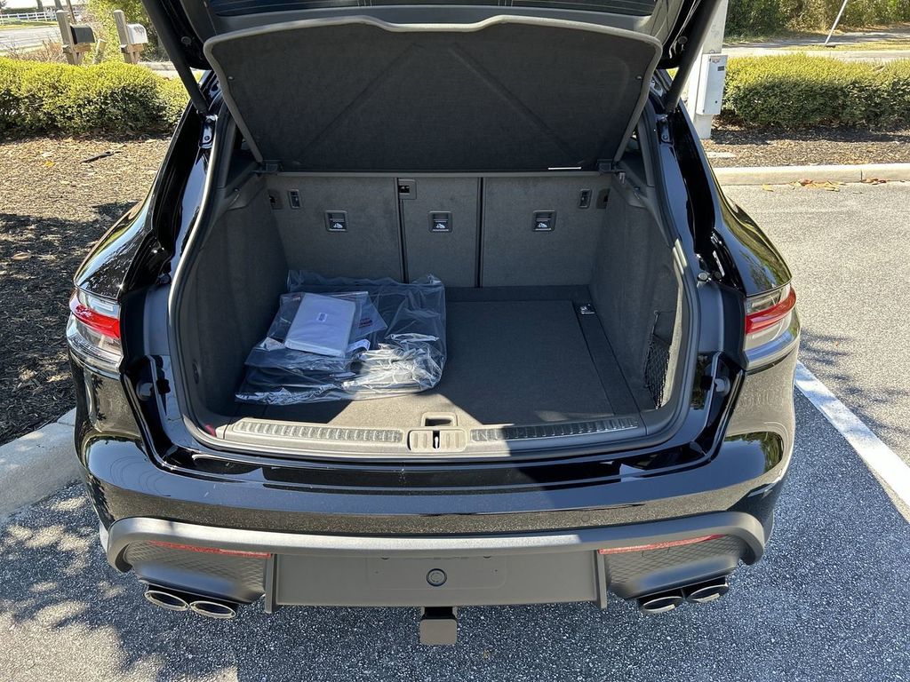 2025 Porsche Macan Base photo 27