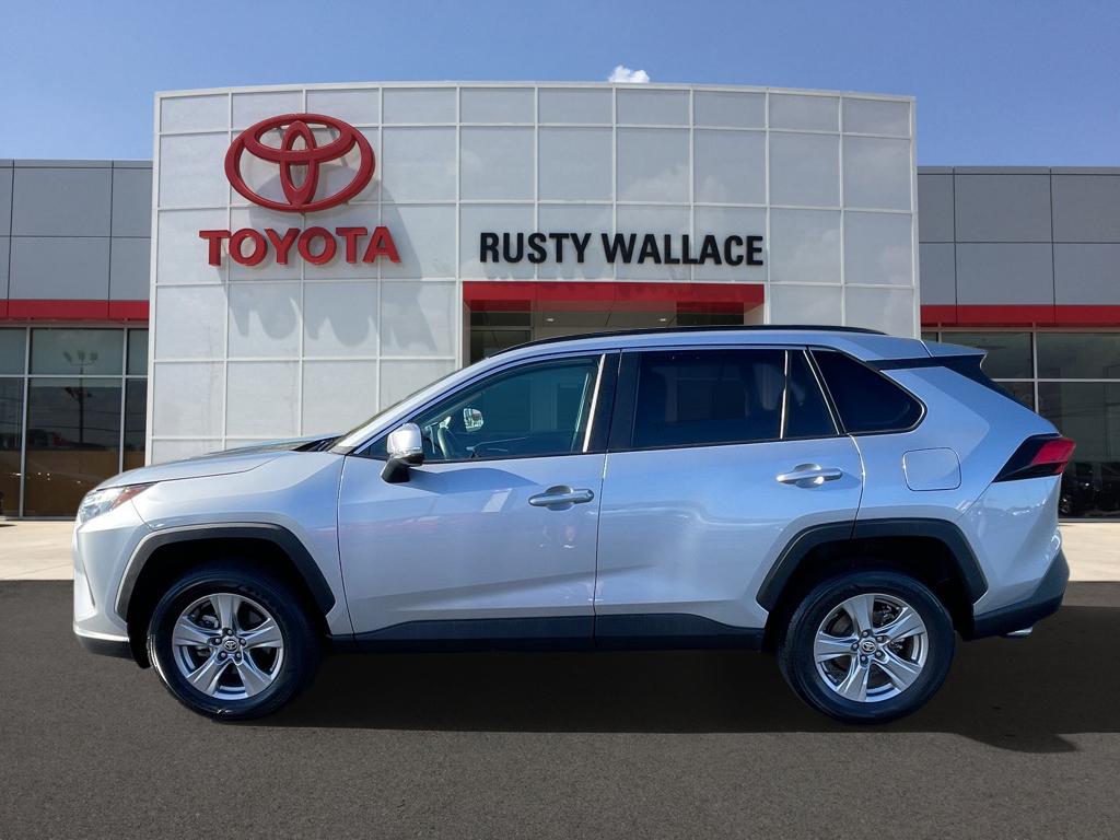 2024 Toyota RAV4 XLE's photo
