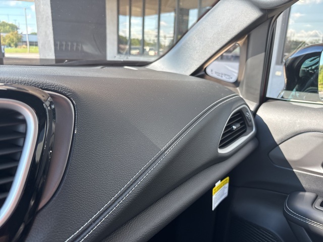 2025 Chrysler Pacifica photo 26