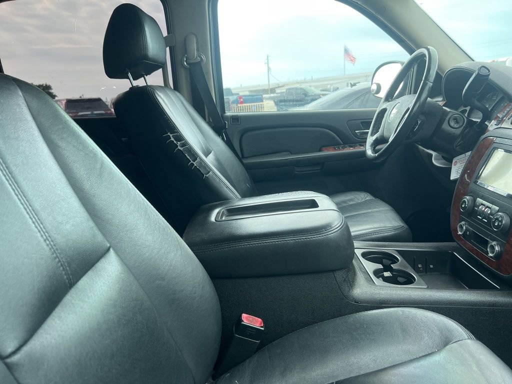 2007 Chevrolet Suburban LT photo 8