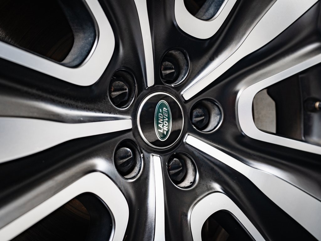 2023 Land Rover Range Rover SE photo 8