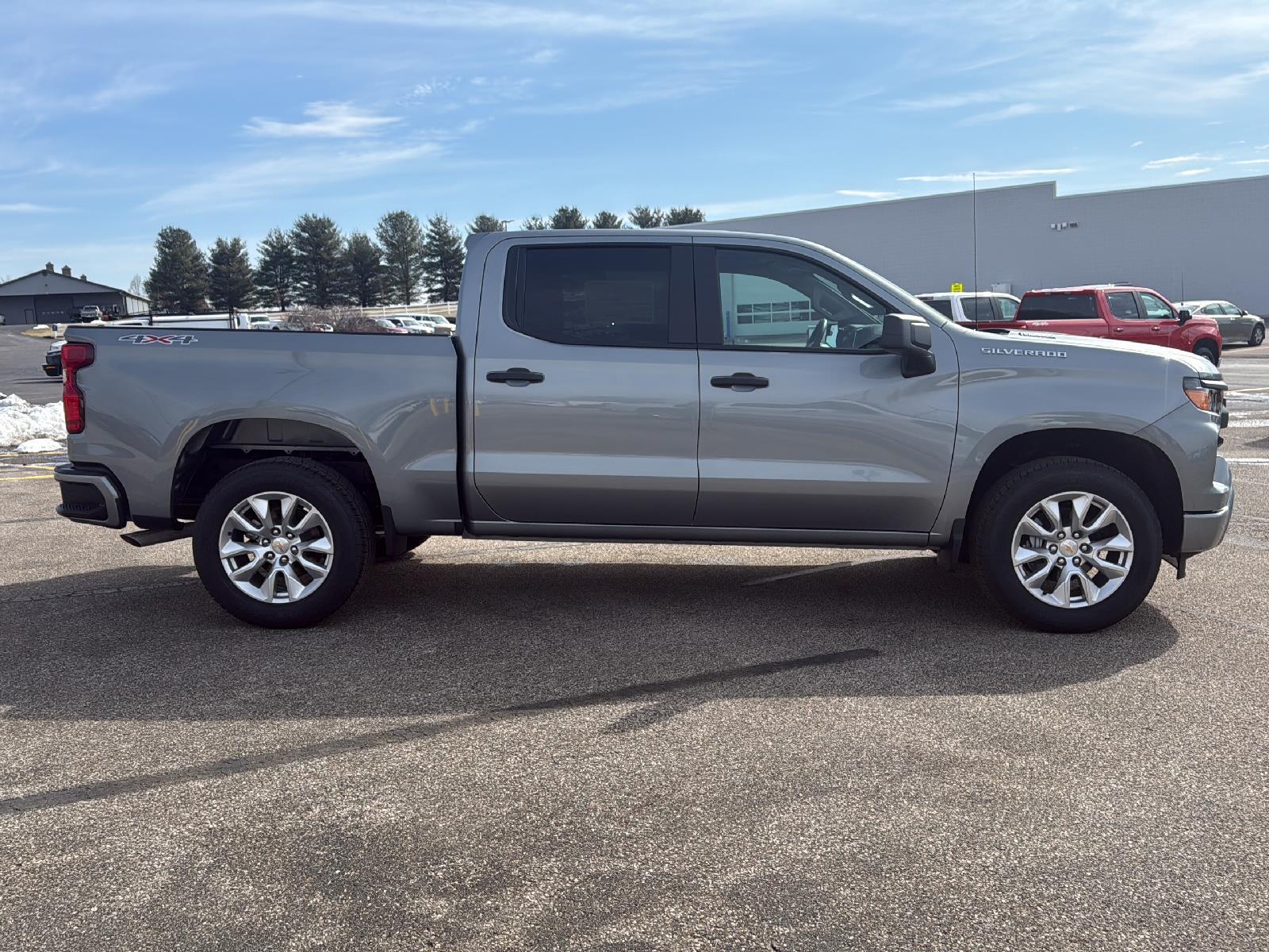 2025 Chevrolet Silverado 1500 Custom photo 4