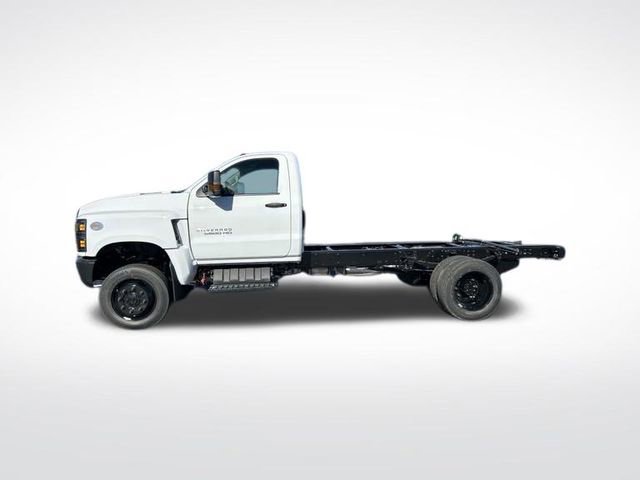 2024 Chevrolet Silverado 6500HD Work Truck LT photo 2