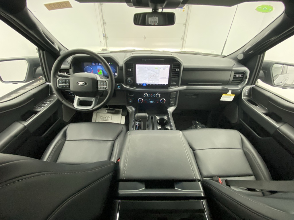 2025 Ford F-150 XLT photo 2