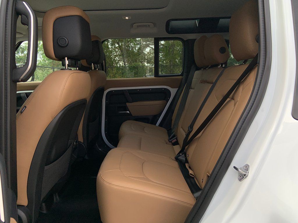 2025 Land Rover Defender 110 X-Dynamic SE photo 10