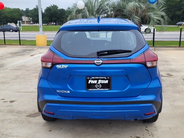 2025 Nissan Kicks Play S photo 2