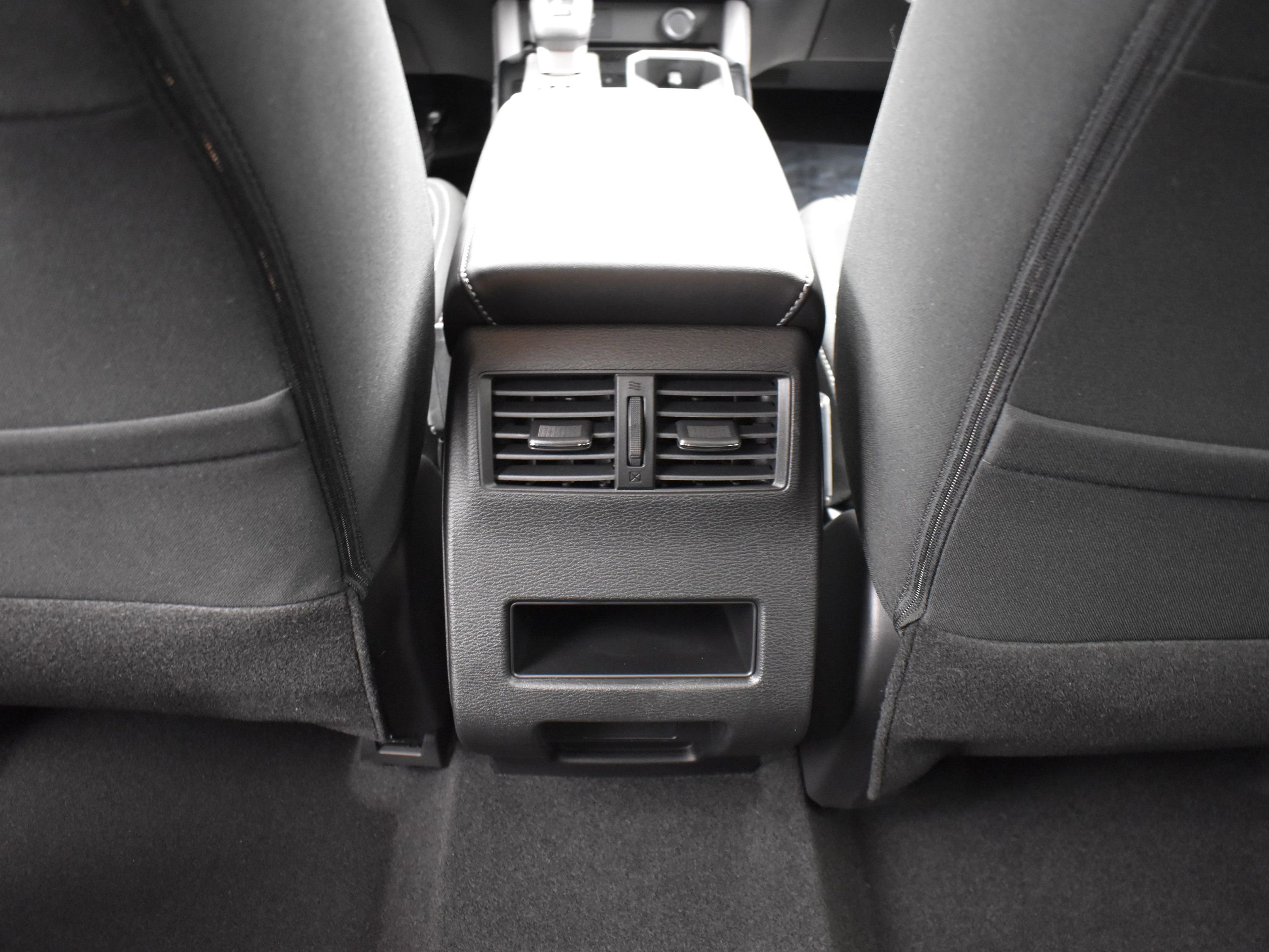 2025 Mitsubishi Outlander ES photo 12