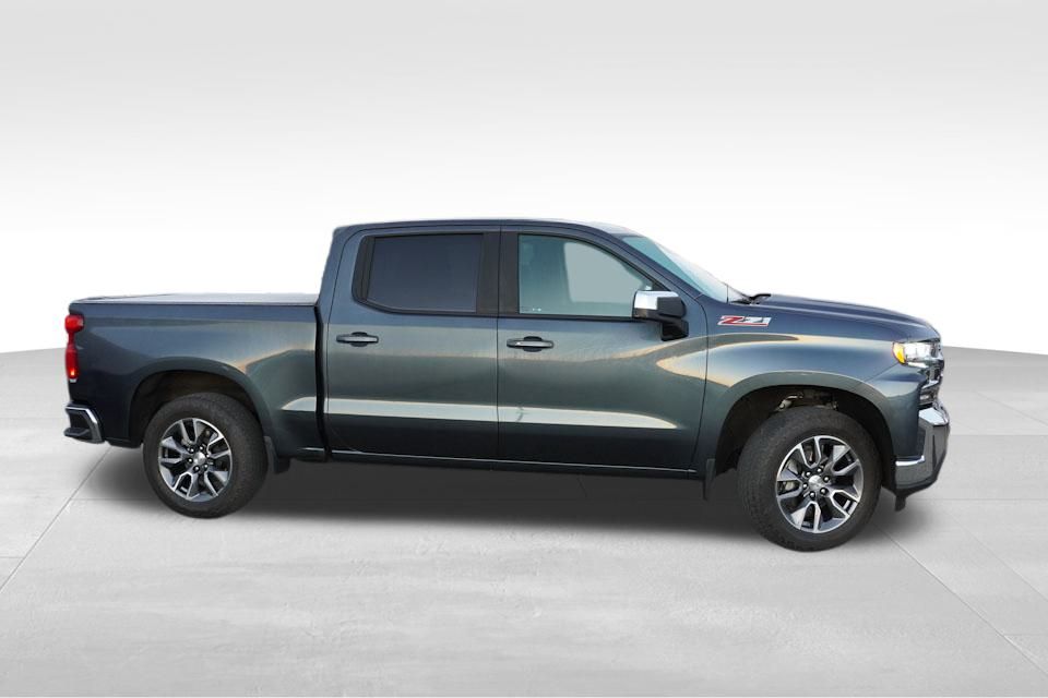 2021 Chevrolet Silverado 1500 LT photo 2