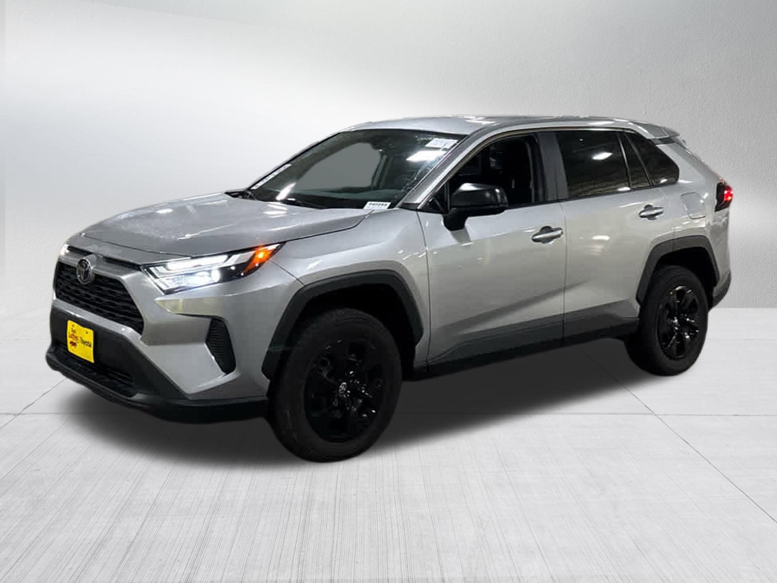 2023 Toyota RAV4 LE photo 3