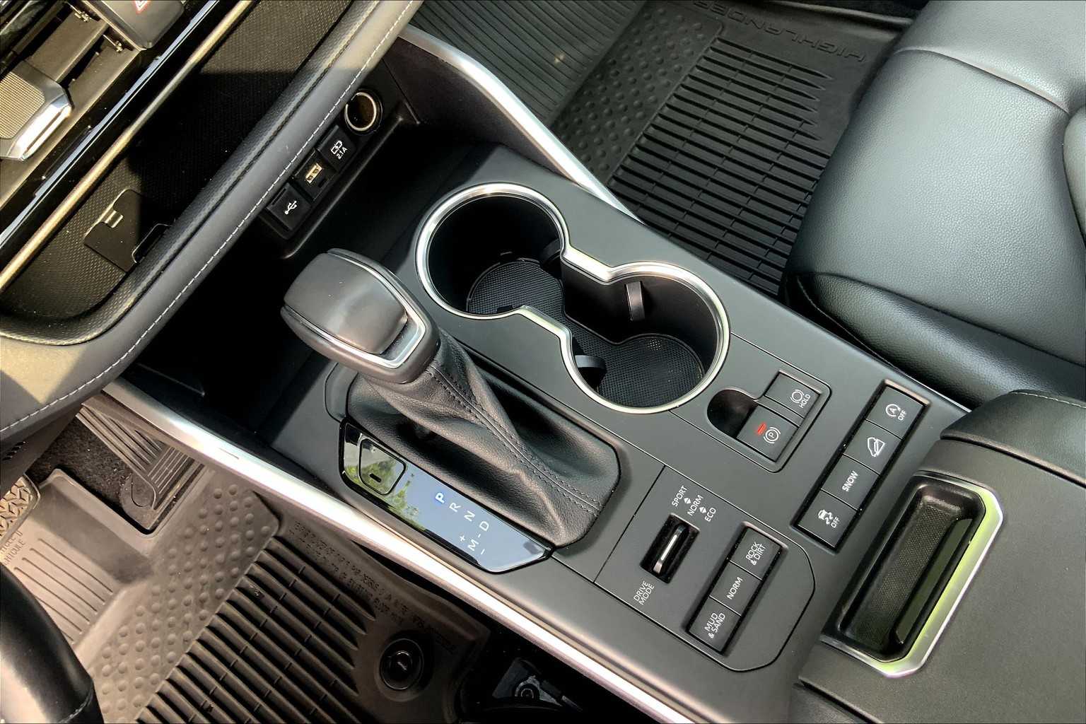 2021 Toyota Highlander XLE photo 16