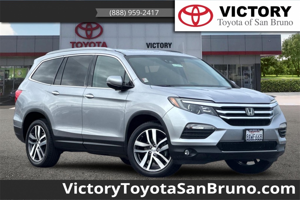 2017 Honda Pilot Elite's photo