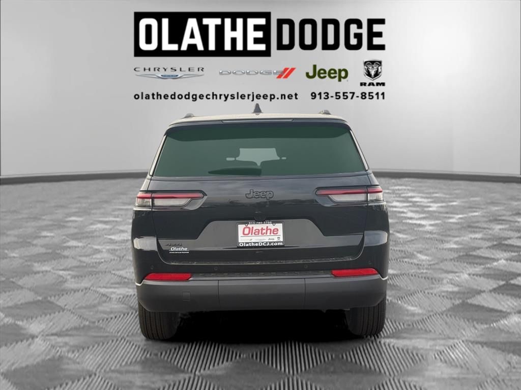 2025 Jeep Grand Cherokee Laredo Altitude photo 24
