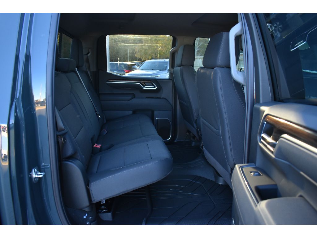 2025 Chevrolet Silverado 1500 LT photo 17
