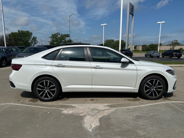 2025 Volkswagen Jetta SE photo 6