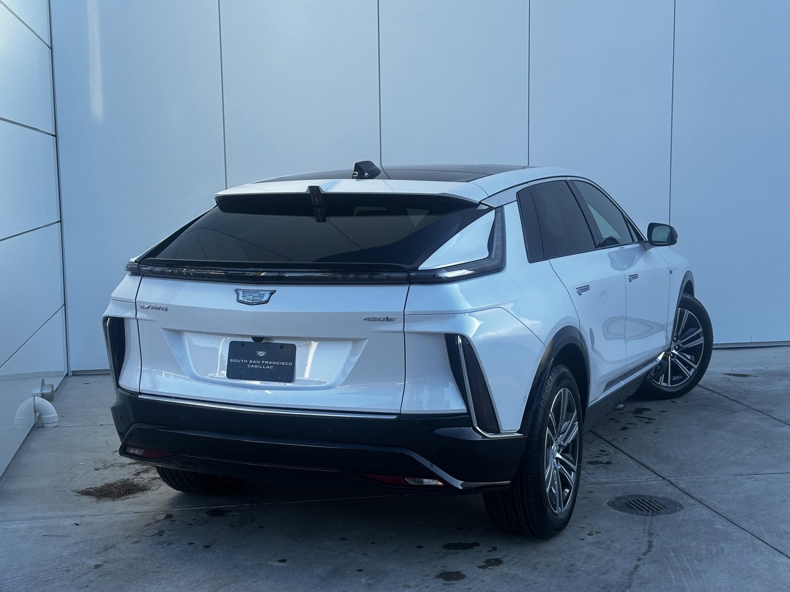 2025 Cadillac Lyriq Luxury photo 3