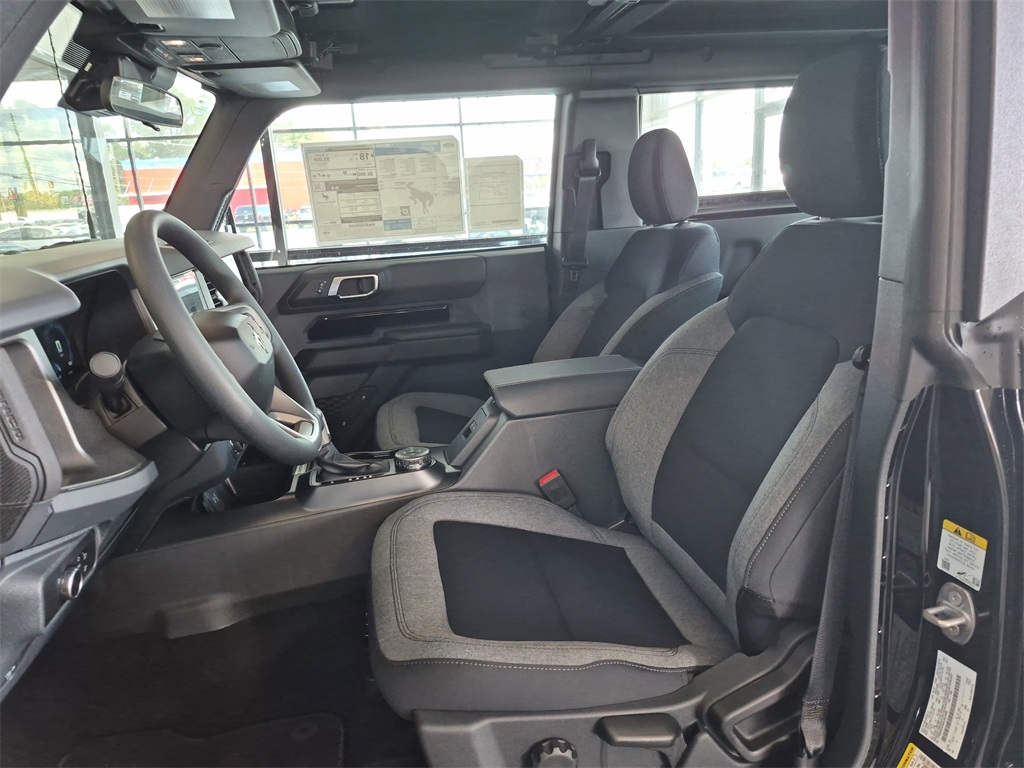 2025 Ford Bronco Base photo 9