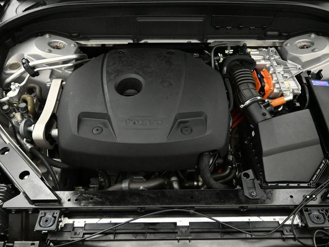 2022 VOLVO XC60 - Image 35