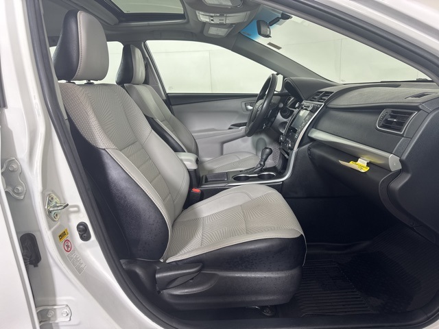 2017 Toyota Camry SE photo 4