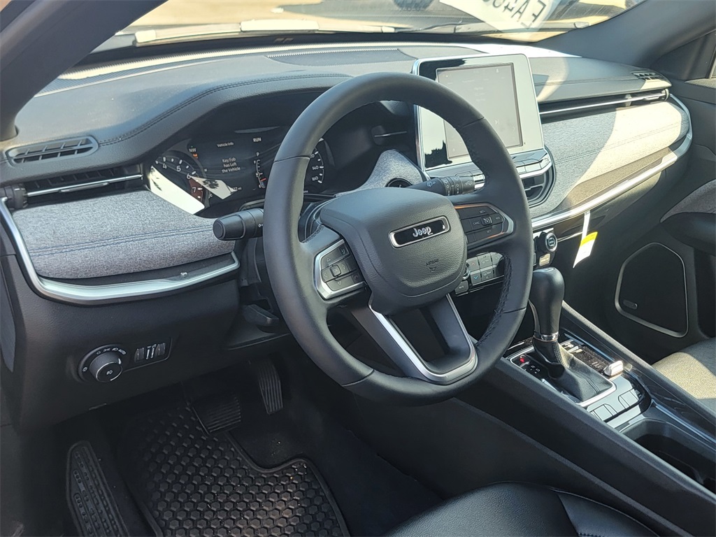 2025 Jeep Compass Latitude photo 6