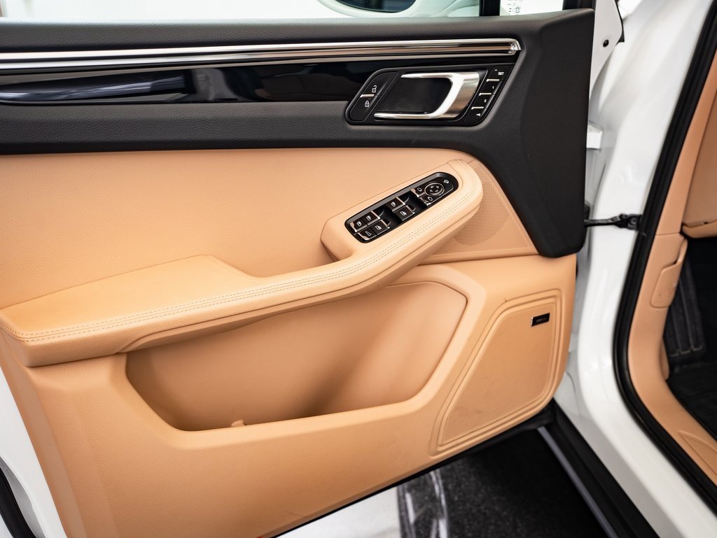 2024 Porsche Macan T photo 21