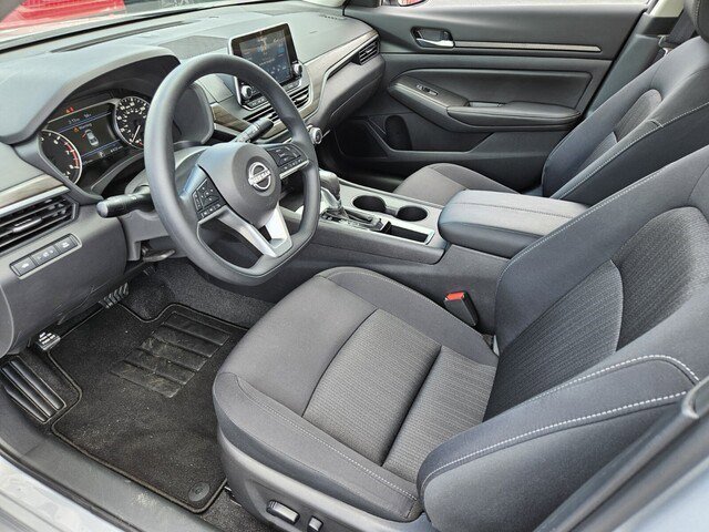 2025 Nissan Altima SV photo 7