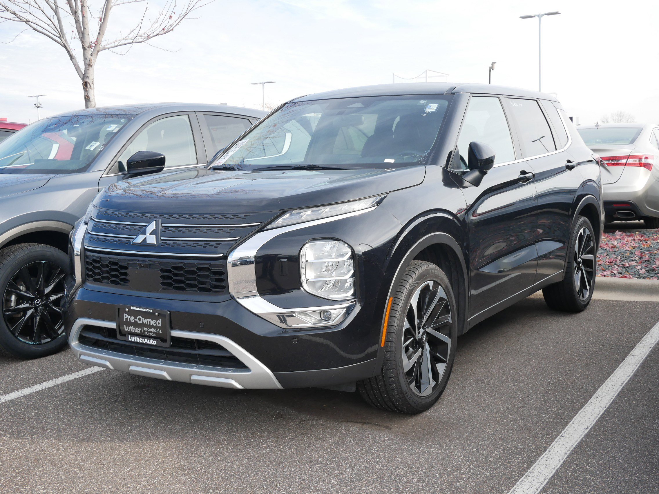 2024 Mitsubishi Outlander SE photo 3