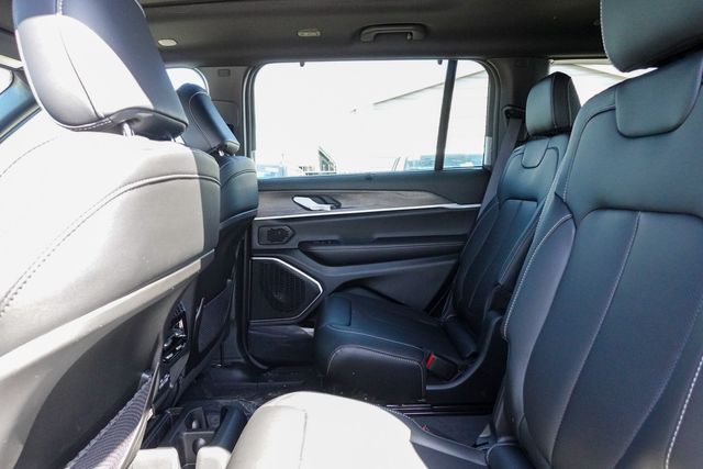 2025 Jeep Grand Cherokee Limited photo 23
