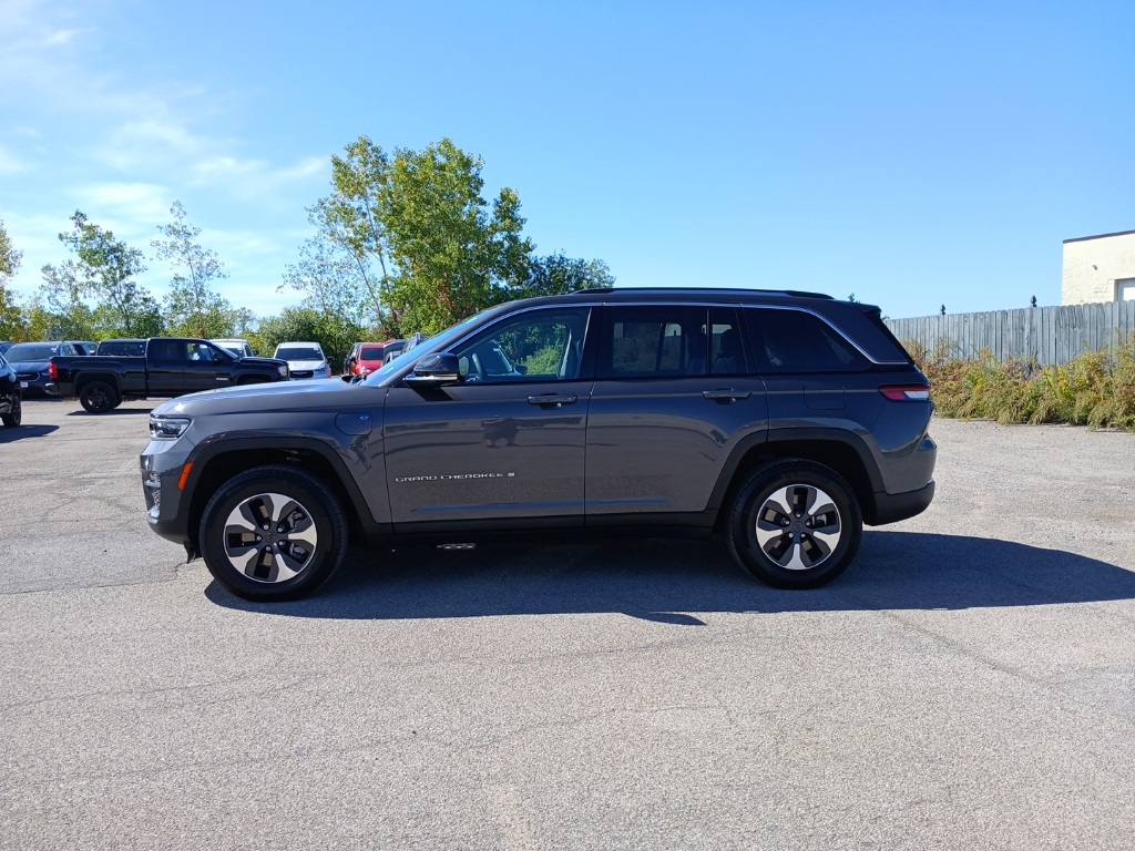 2024 Jeep Cherokee Limited 4xe photo 3