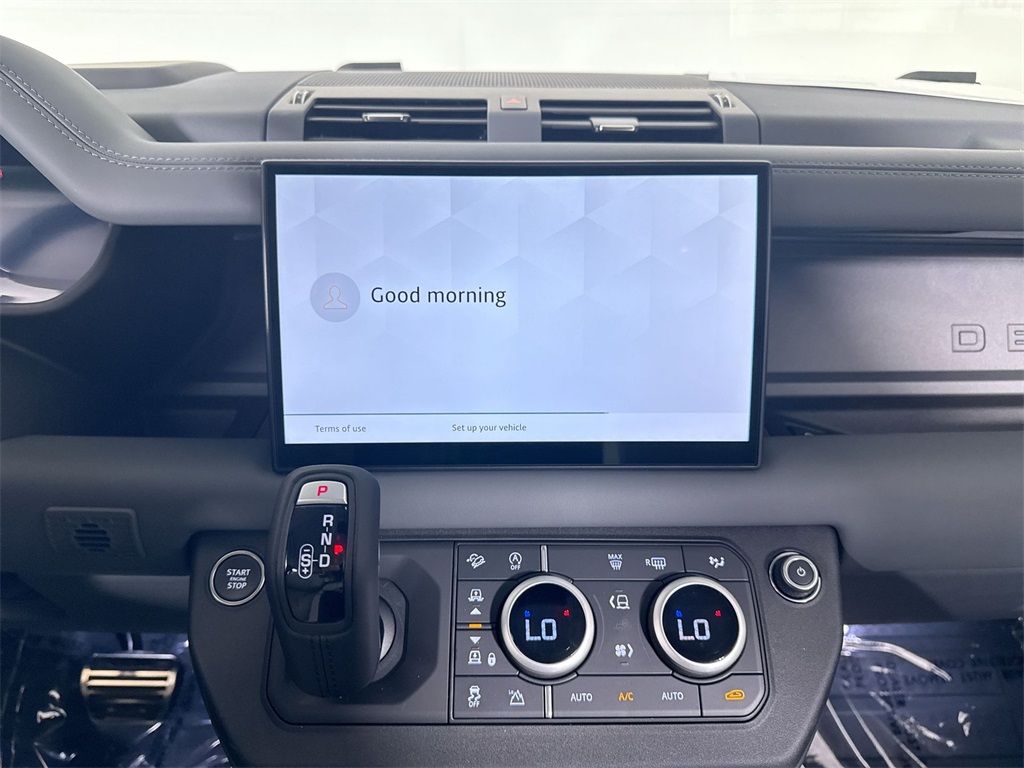 2025 Land Rover Defender 130 X-Dynamic SE photo 13
