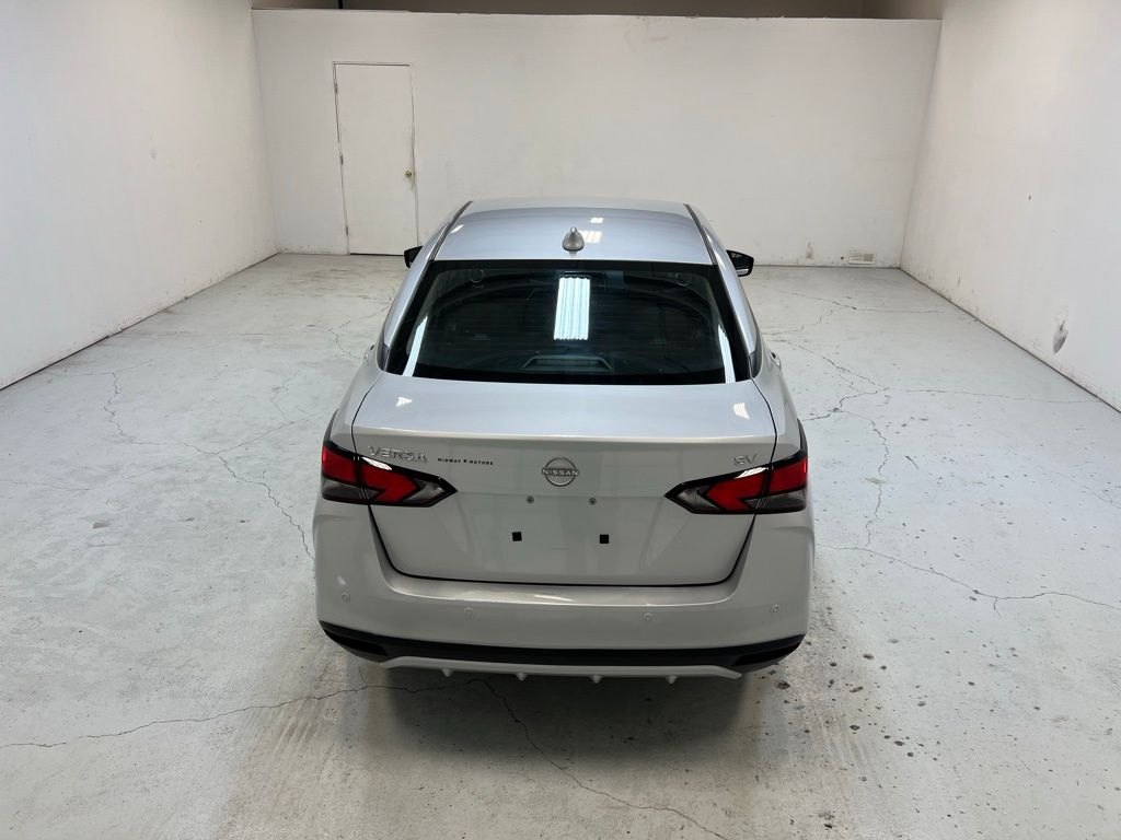 2024 Nissan Versa 1.6 SV photo 3
