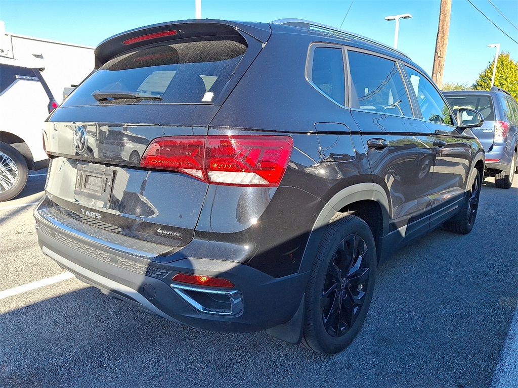 2023 Volkswagen Taos SE photo 2