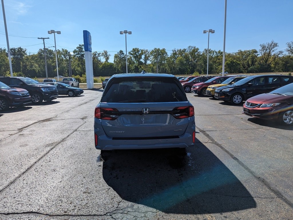 2026 Honda Odyssey Touring photo 2