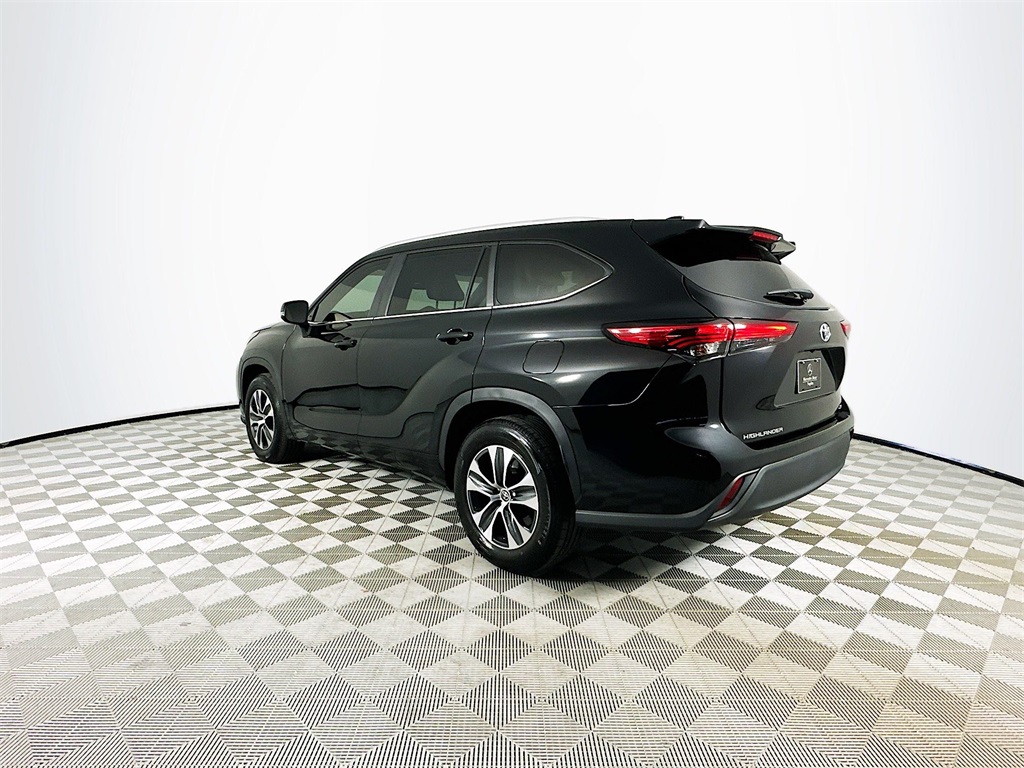 2023 Toyota Highlander XLE photo 4